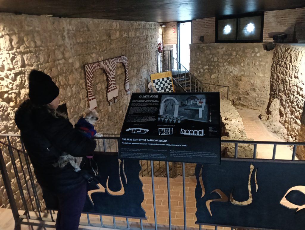 Ba&ntilde;os &aacute;rabes del castillo de Segura de la Sierra.