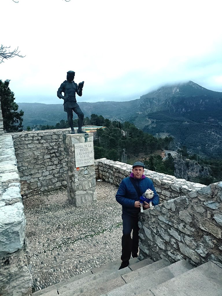 Escultura de Jorge Manrique