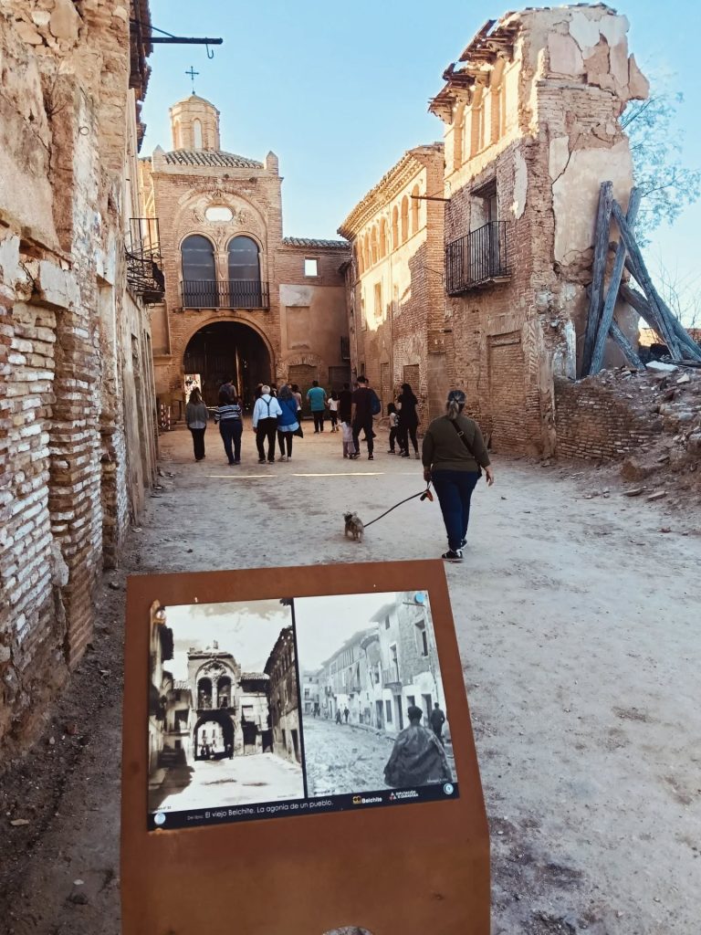 Restos de la Calle Mayor de Belchite Viejo.