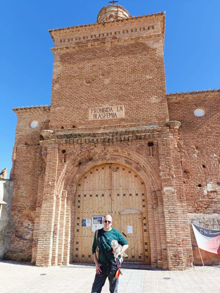 Acceso al Pueblo de Belchite Viejo a trav&eacute;s del Arco de la Villa.
