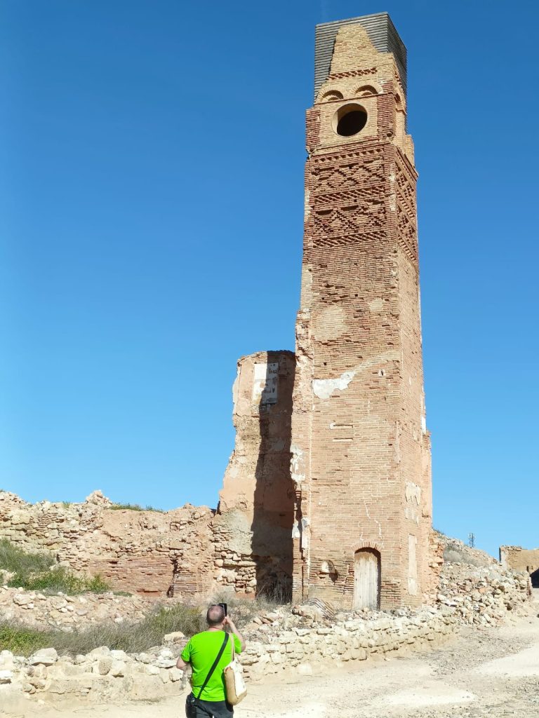 Restos de la Torre del Reloj en Belchite Viejo